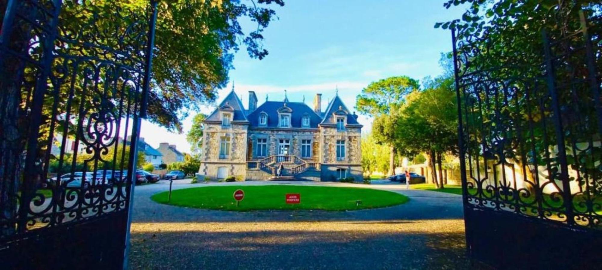 Manoir Le Castel & Villa Beaumaris Сен-Мало Экстерьер фото